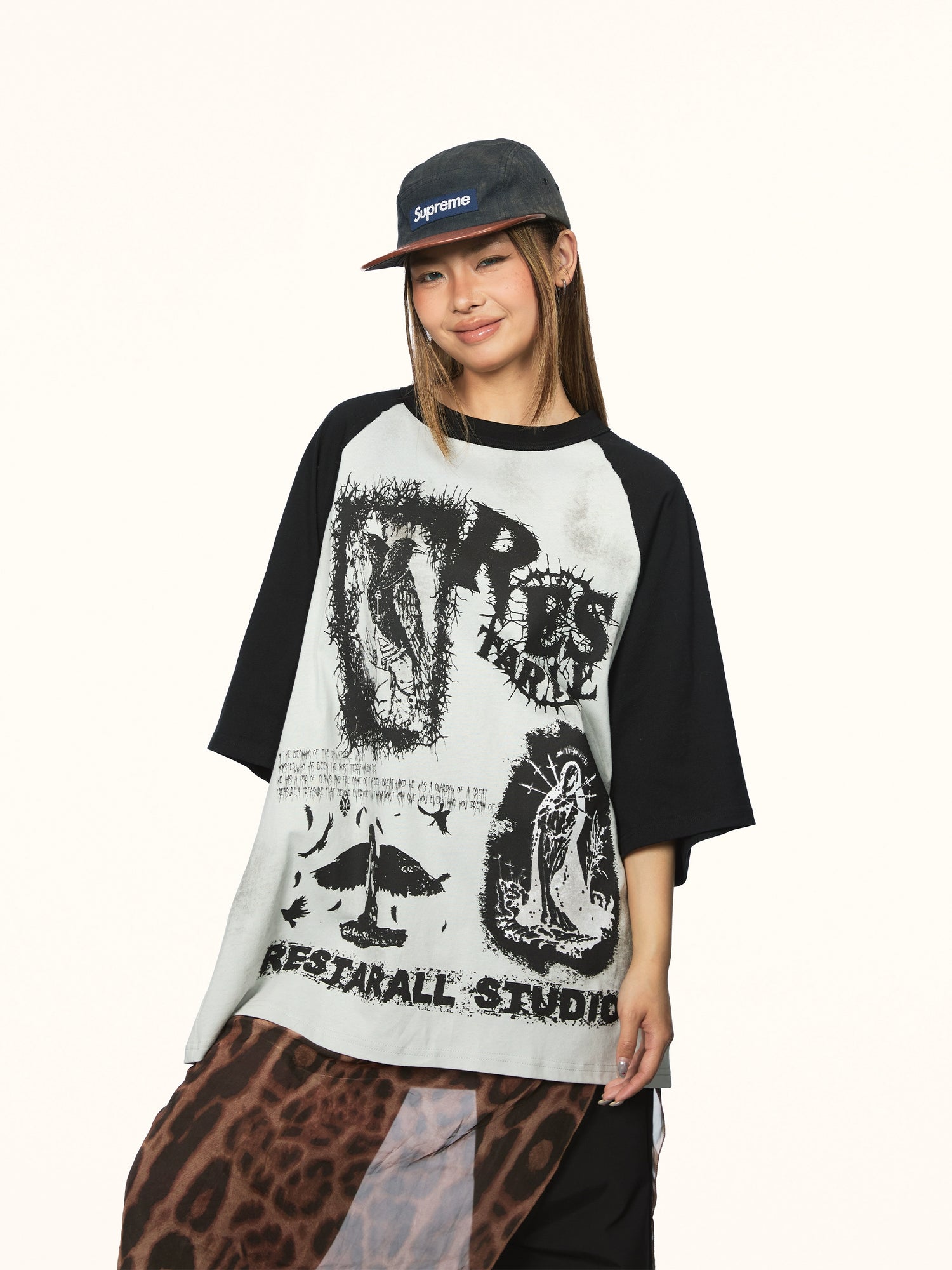 تي شيرت جرافيتي بطباعة فضفاضة 