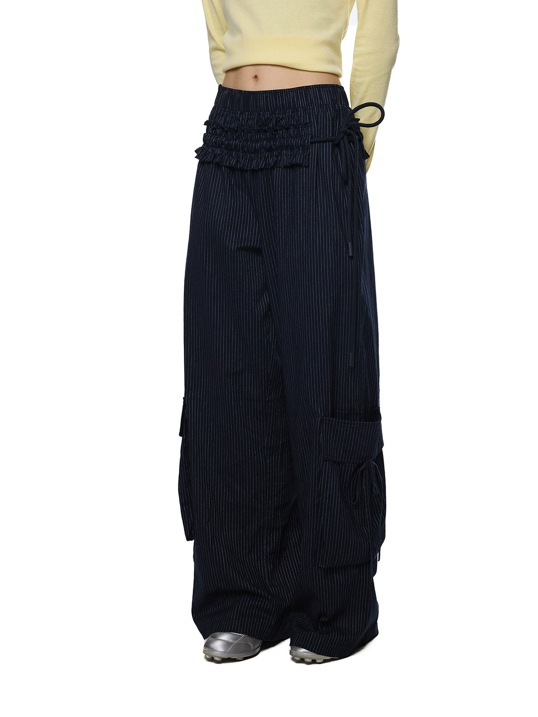 Pantaloni cargo a gamba larga con coulisse plissettati 