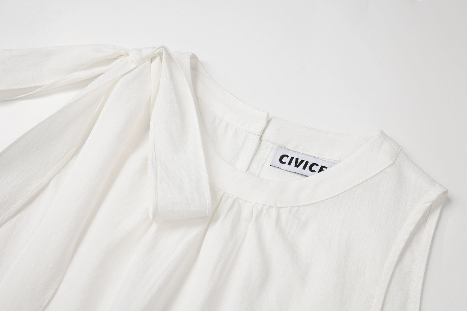 Conjunto de Top Sem Mangas e Saia 