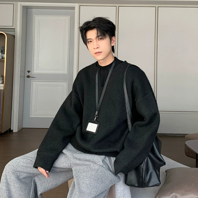 سويت شيرت مريح ذو ياقة على شكل V سميكة 