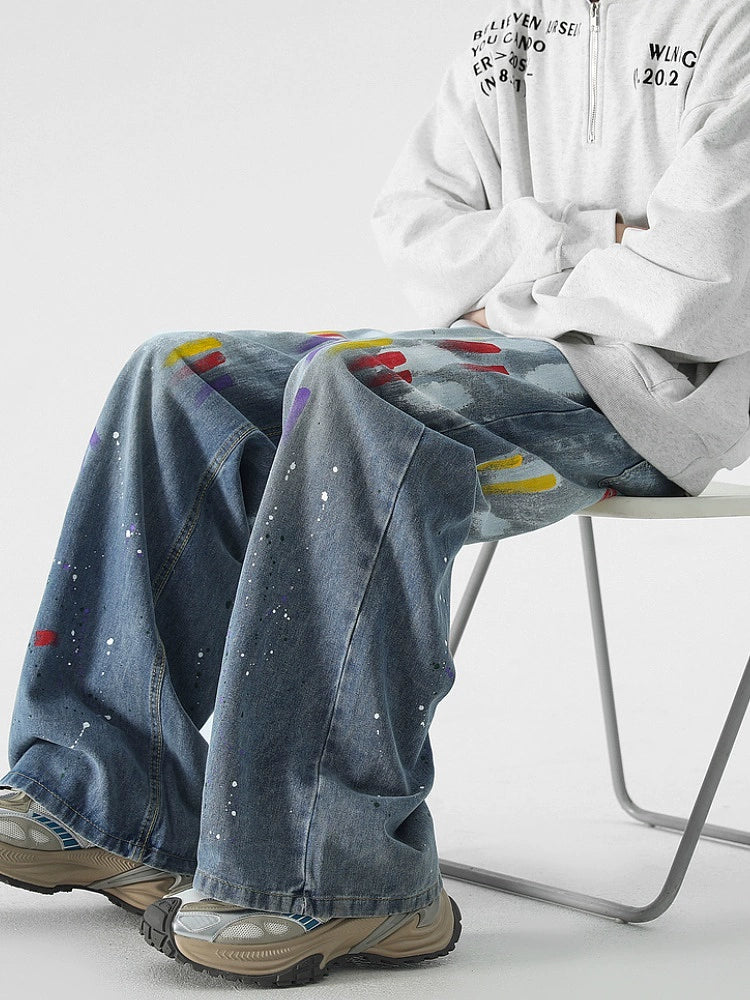 Jeans a gamba larga con stampa graffiti 