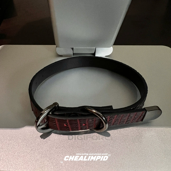 Skórzany naszyjnik choker z kolczastym księżycem na obojczyku 