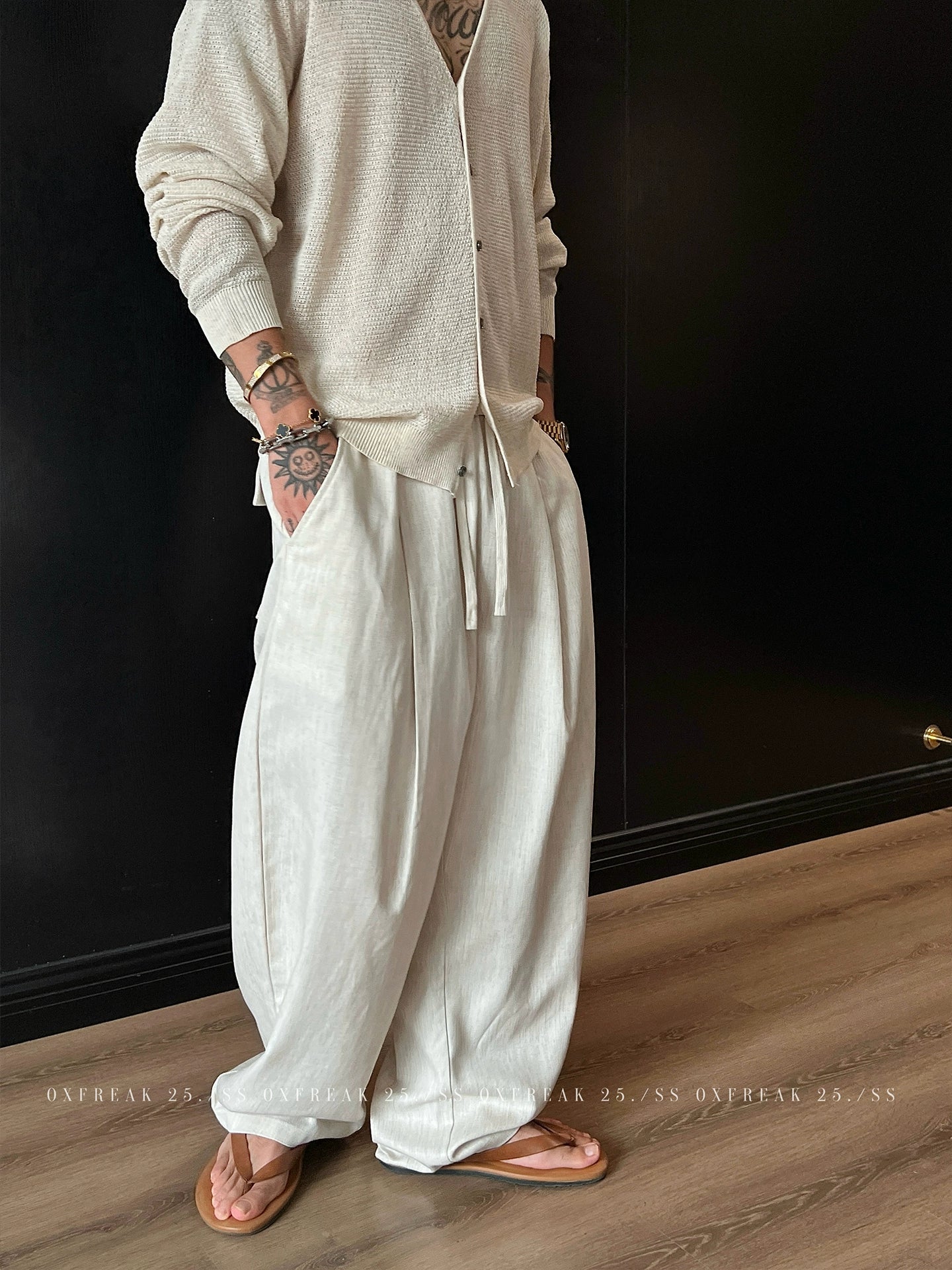 بنطلونات كاجوال مستقيمة فضفاضة مع تجاعيد 