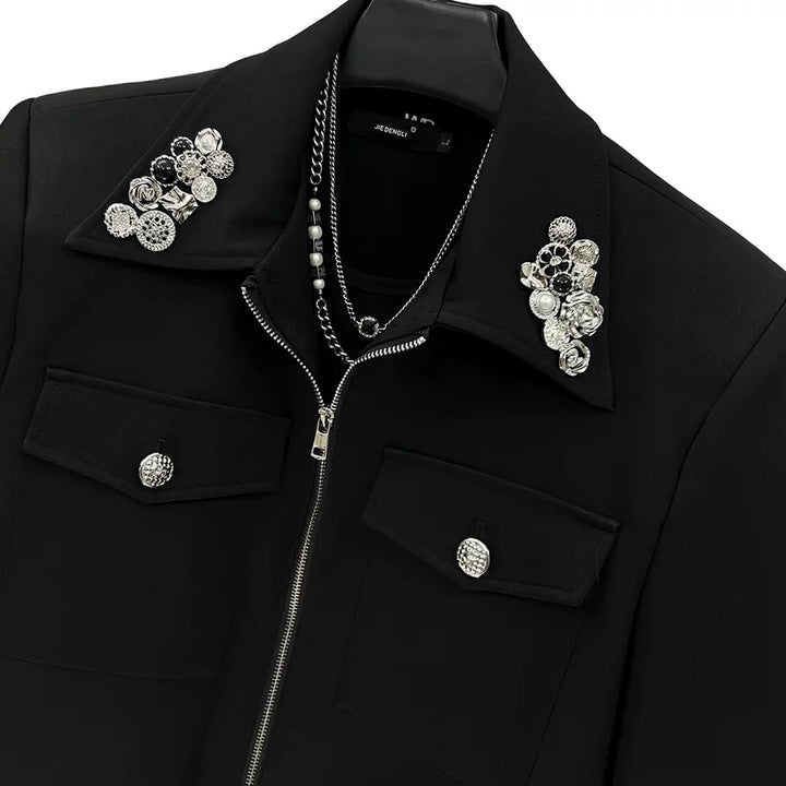 Kratší sako s klopou a ručně vyrobenými knoflíky 