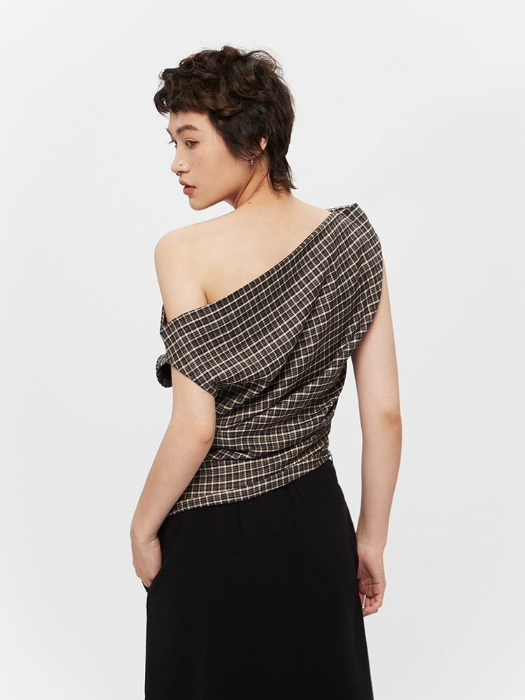 Pull col roulé ajusté à une épaule en tartan 