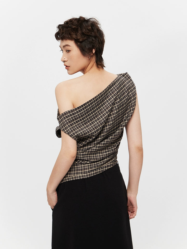 Pull col roulé ajusté à une épaule en tartan 