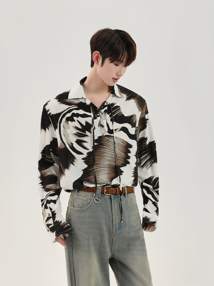 Camicia con colletto in tulle stampato e texture 