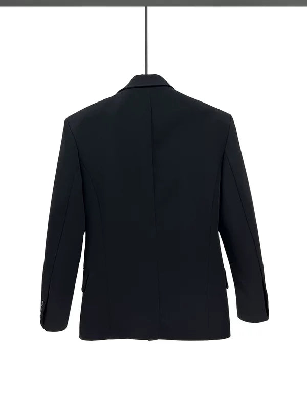 메탈 장식이 있는 수트 재킷 