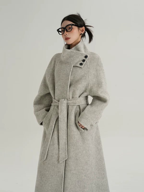 Пальто из длинной шерсти с воротником-стойкой и поясом 