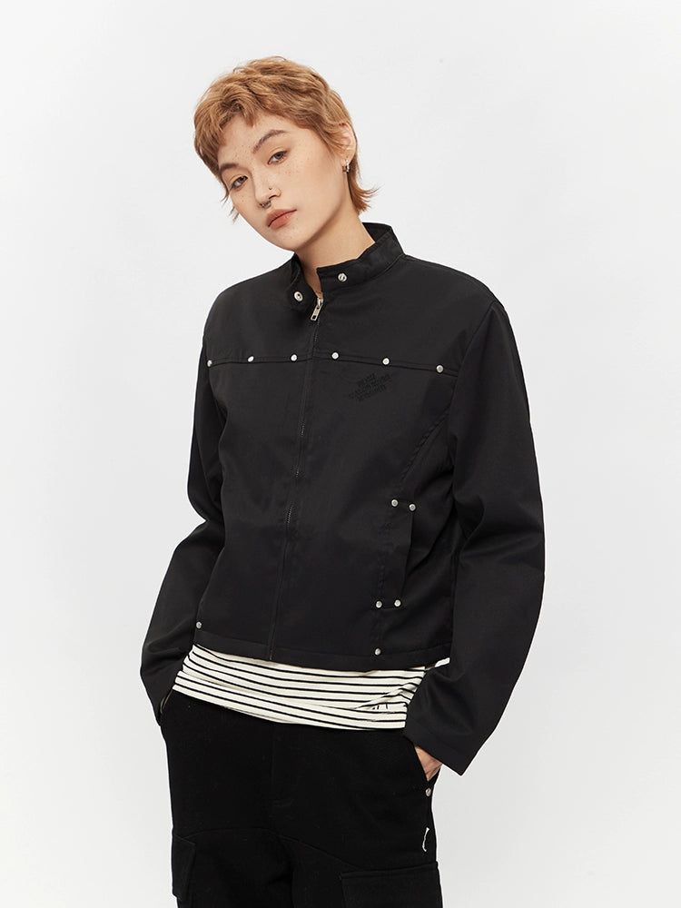 Chaqueta corta retro con cremallera y cuello alto 