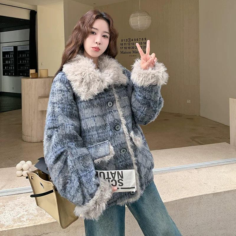 معطف من صوف شيرلينغ مزيف بنقشة الكاروهات 