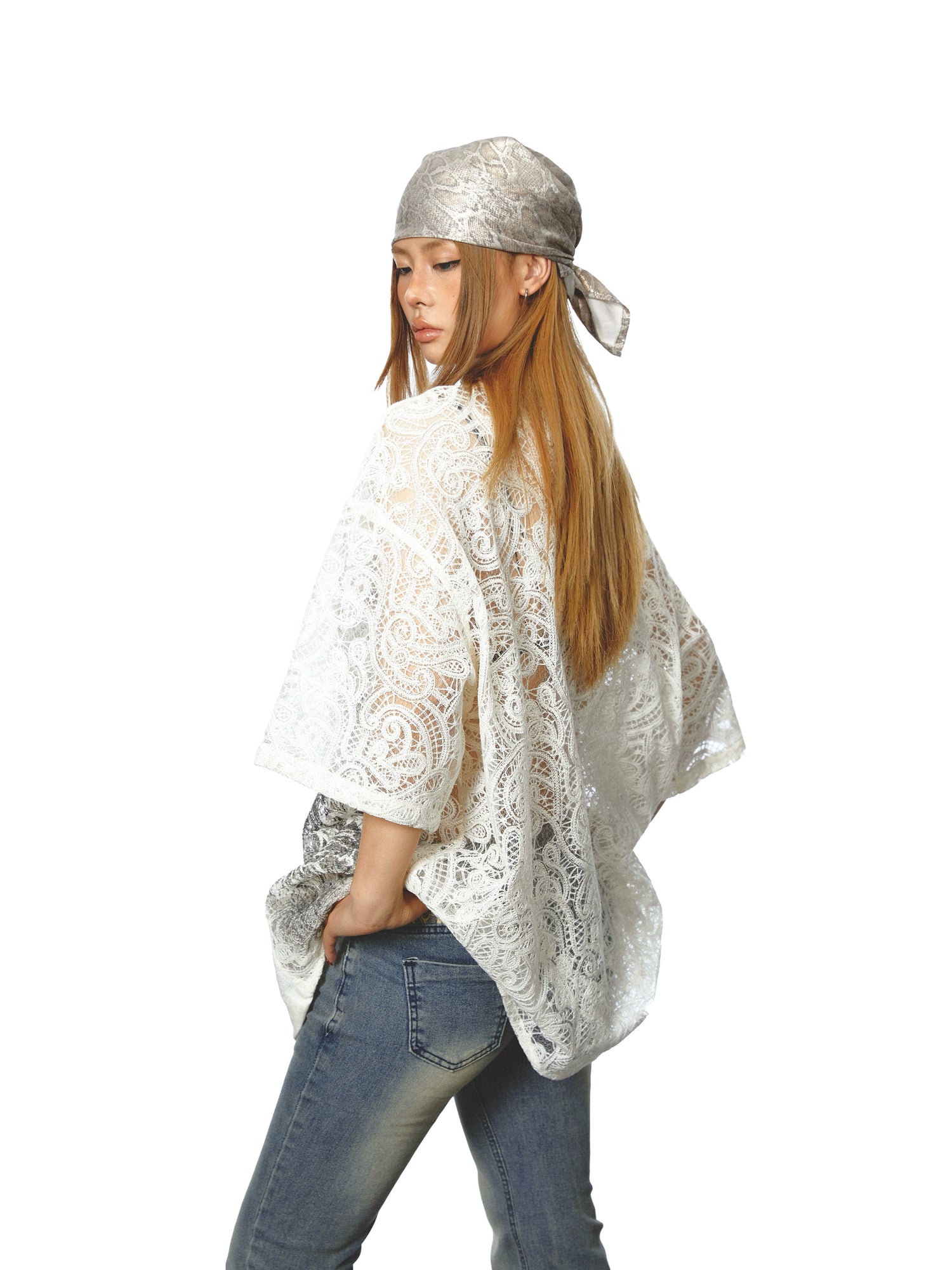 قميص بأكمام قصيرة بنمط الدانتيل المجوف 