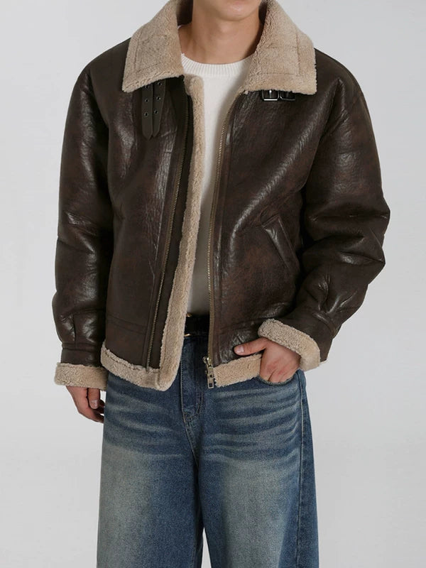フェイクレザーシャーパカラーのウィンタージャケット 