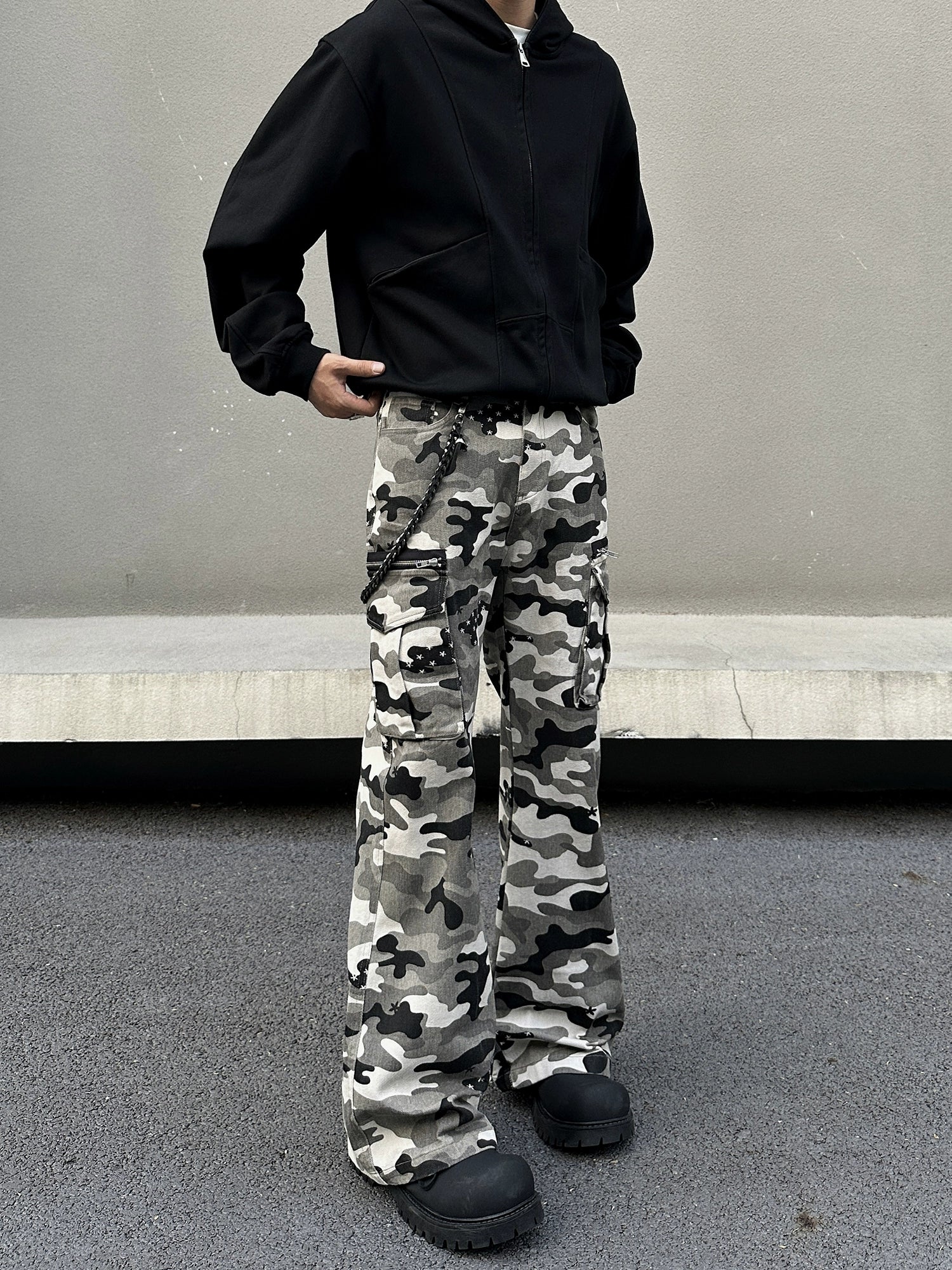 بنطلونات فلويد متعددة الجيوب بتصميم تمويه رجعي 