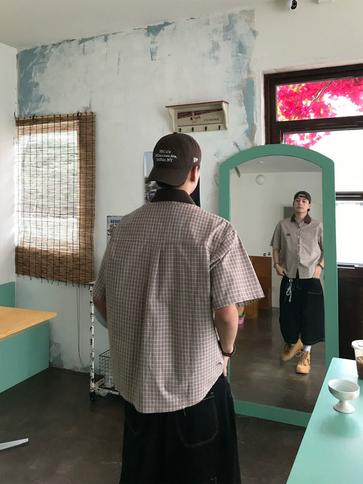Camisa de Manga Curta com Lapela em Xadrez Contrastante 