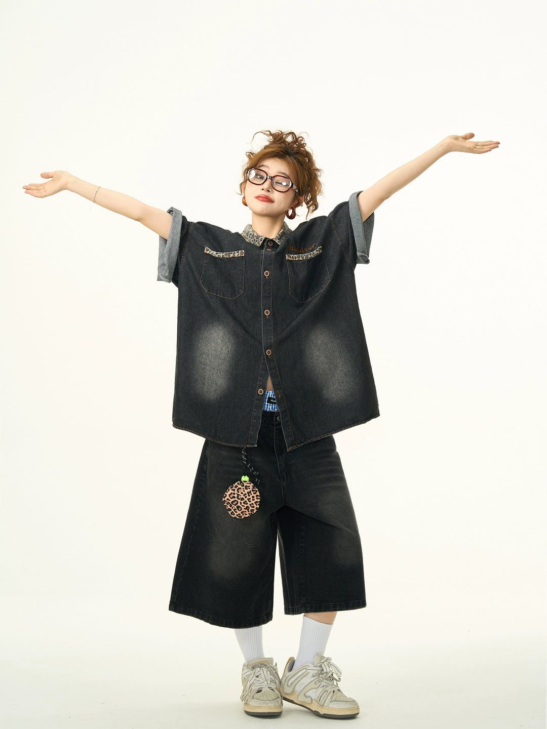 Chemise en denim à manches courtes en patchwork léopard 