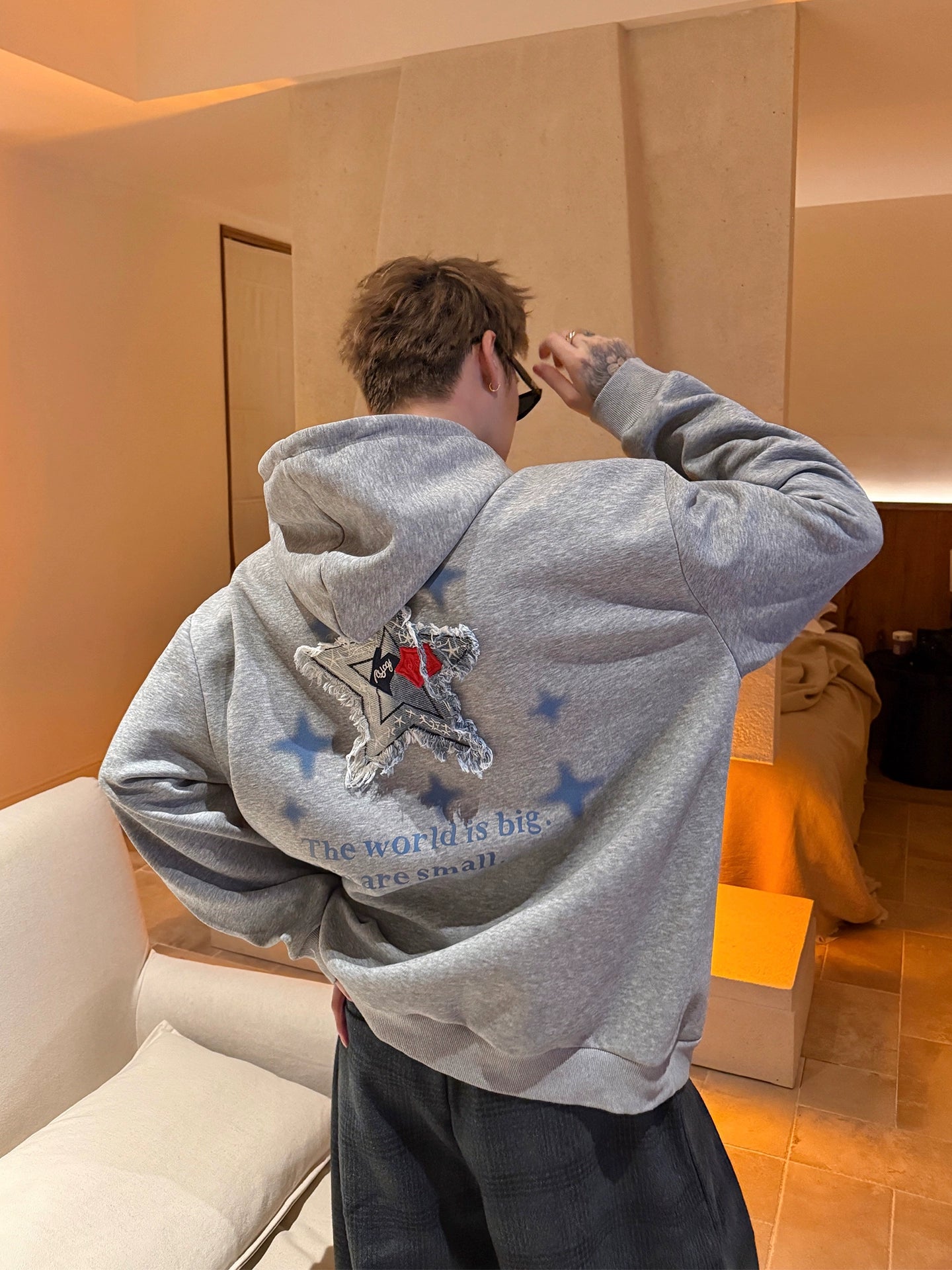 Yıldız Yama Püskül Kapüşonlu Sweatshirt 