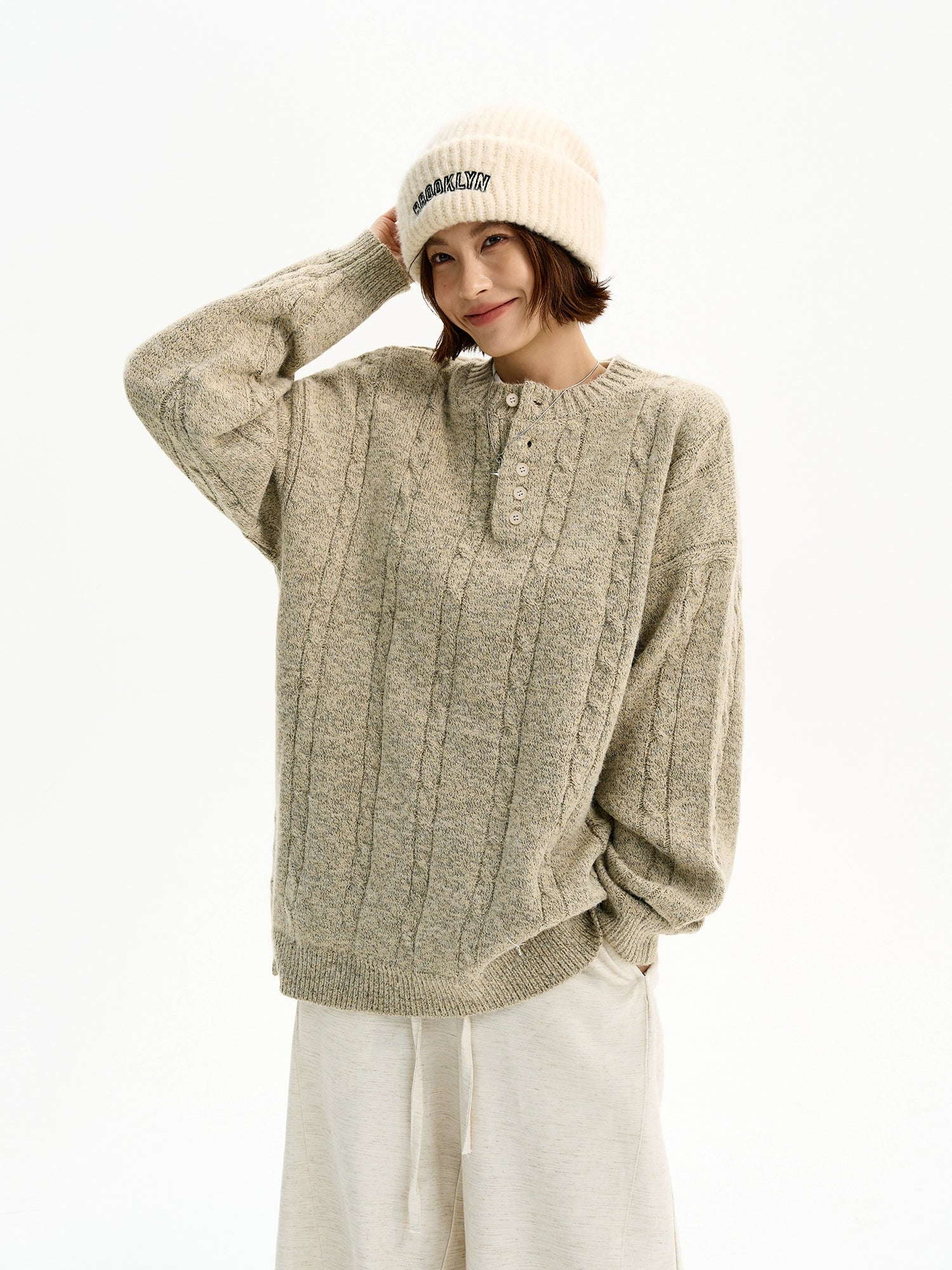 Maglione con bottoni Henley in maglia a trecce 