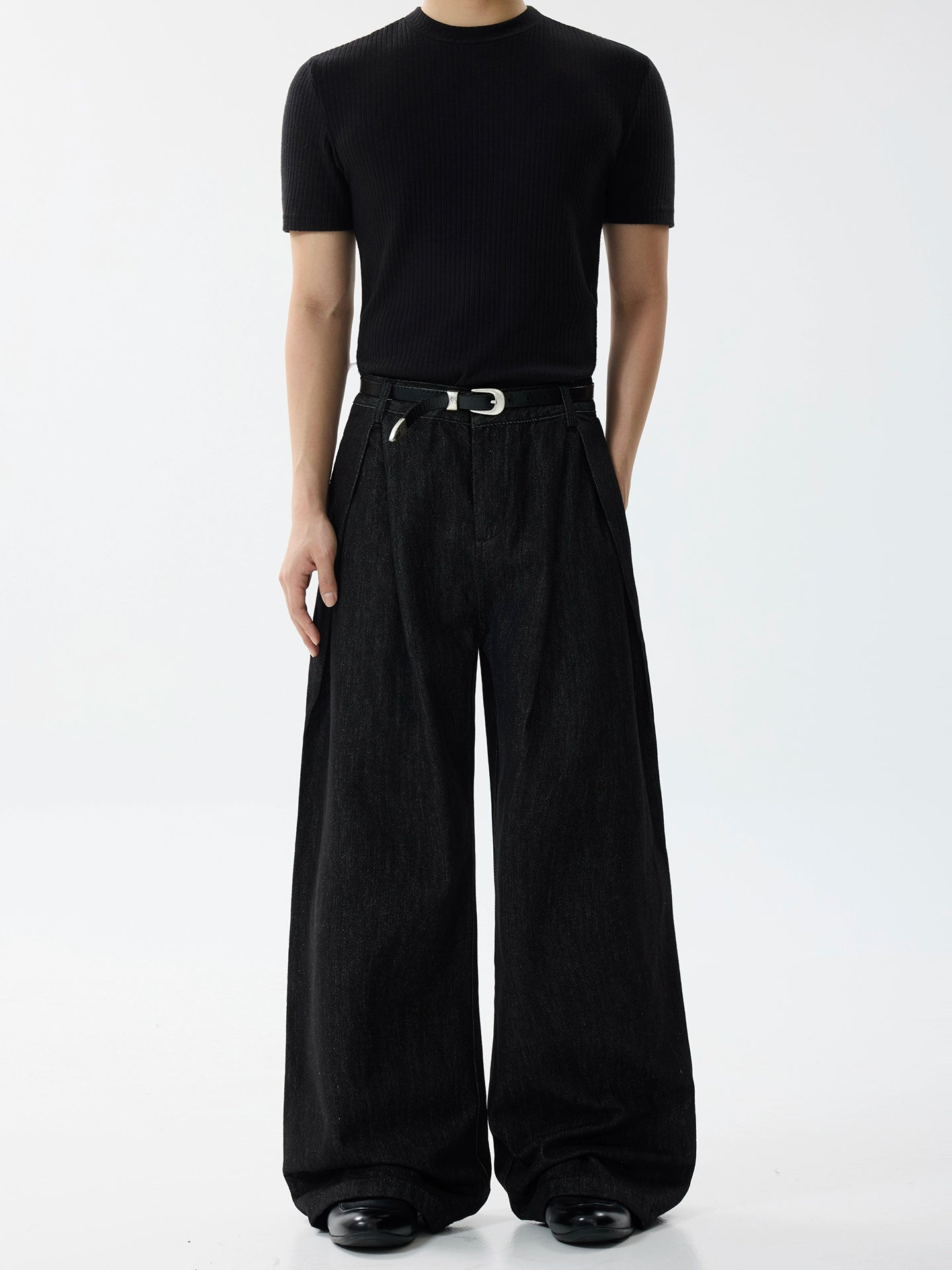 Pleated Wide-Leg A-Line Jeans