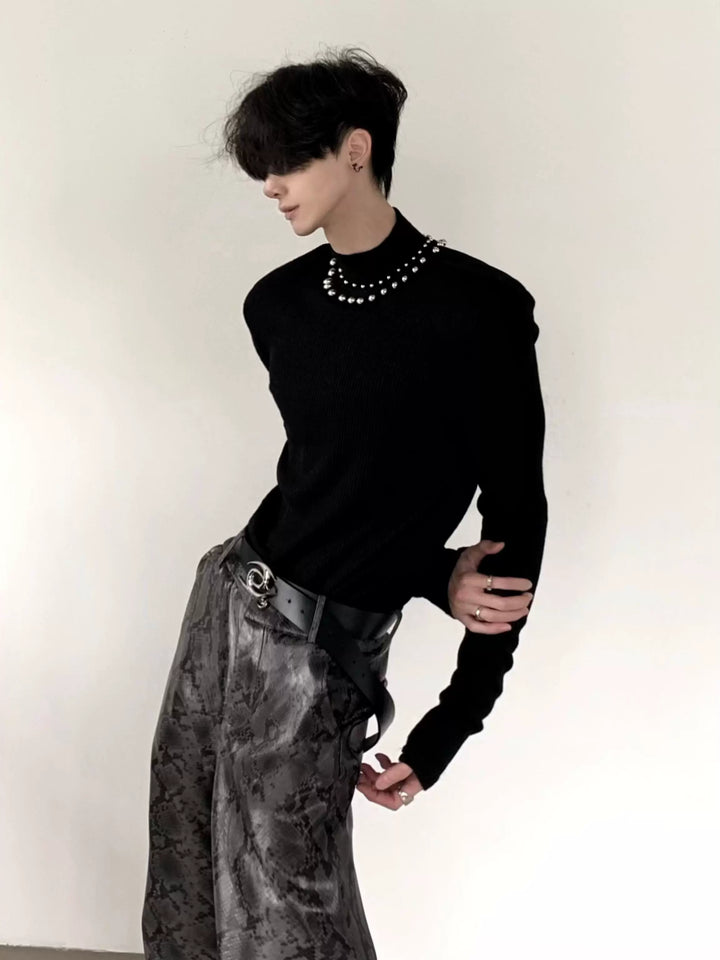 Pullover a manica lunga con colletto a dolcevita e borchie 