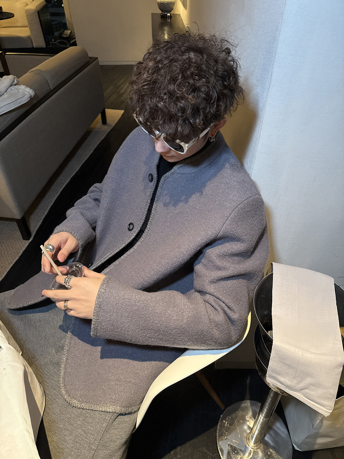 جاكيت صوف بأزرار بتصميم مينيمالي 