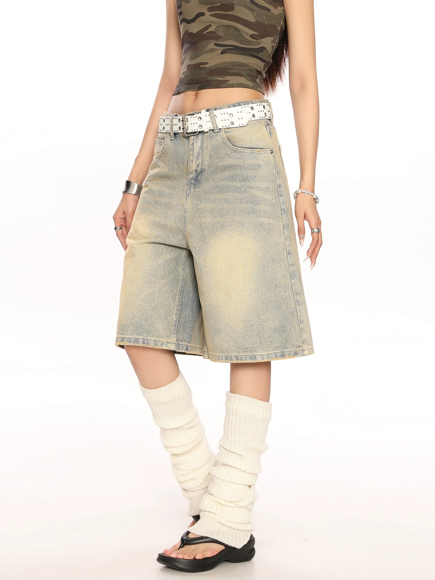 Pantaloni in denim cropped a gamba larga strappati 