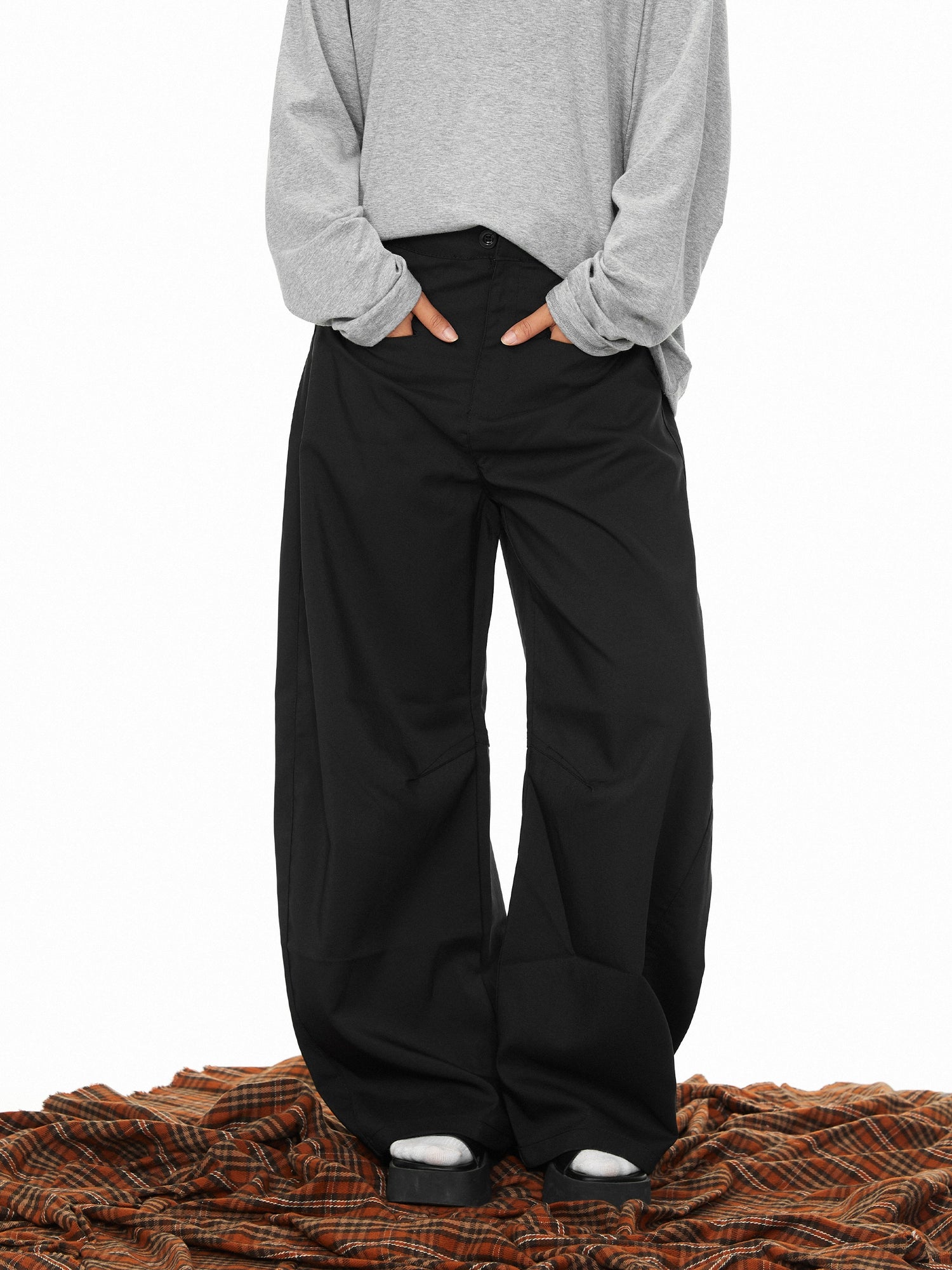 بنطال واسع الساقين مستقيم فضفاض مطوي 