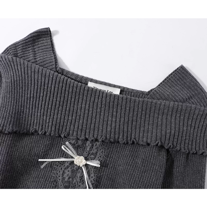 بلوزة برباط على شكل فراشة من حياكة الدانتيل 