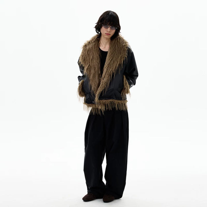 Chaqueta de cuero acolchada con cuello de piel sintética 