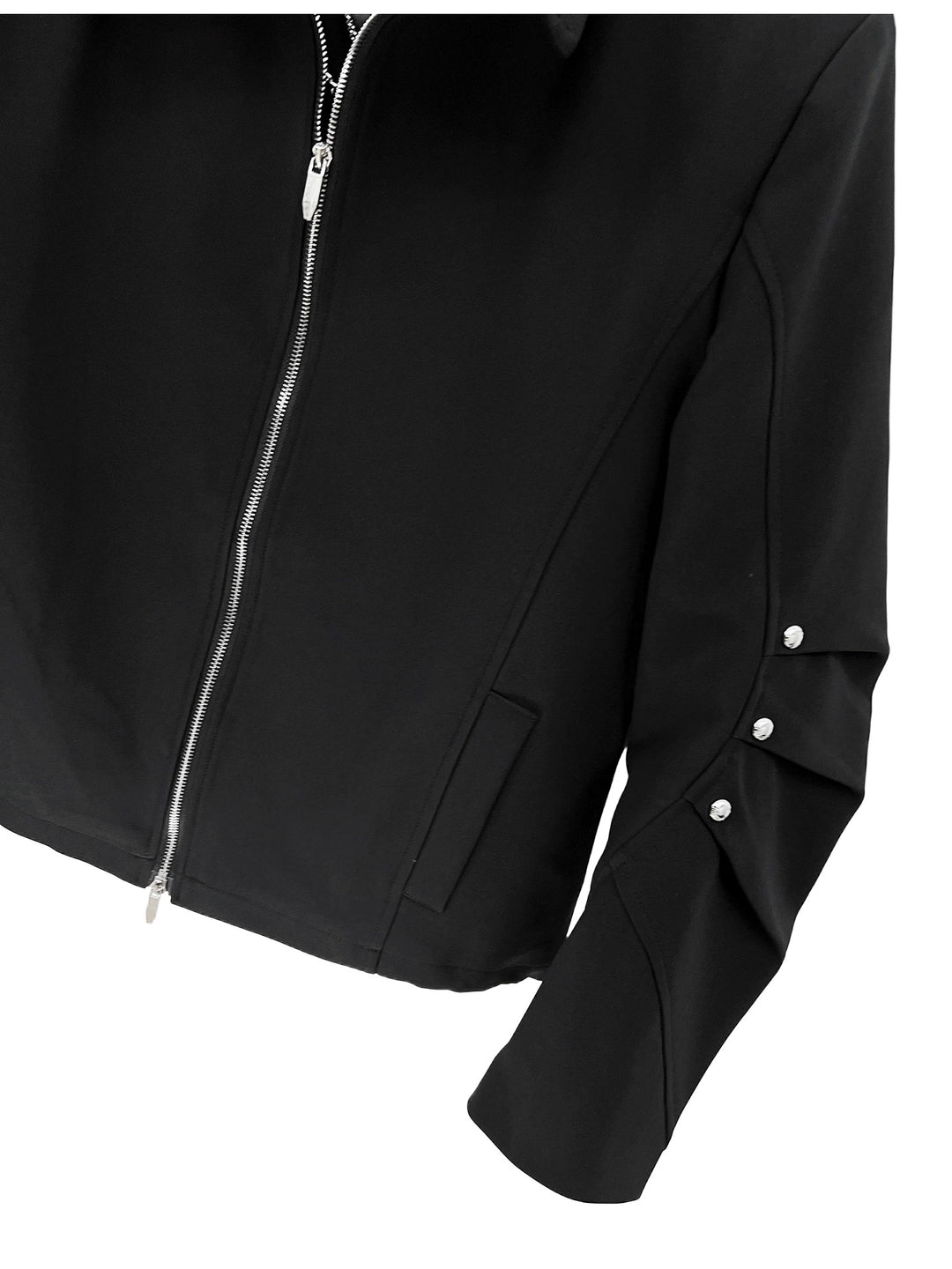 Chaqueta corta con mangas plisadas y remaches 