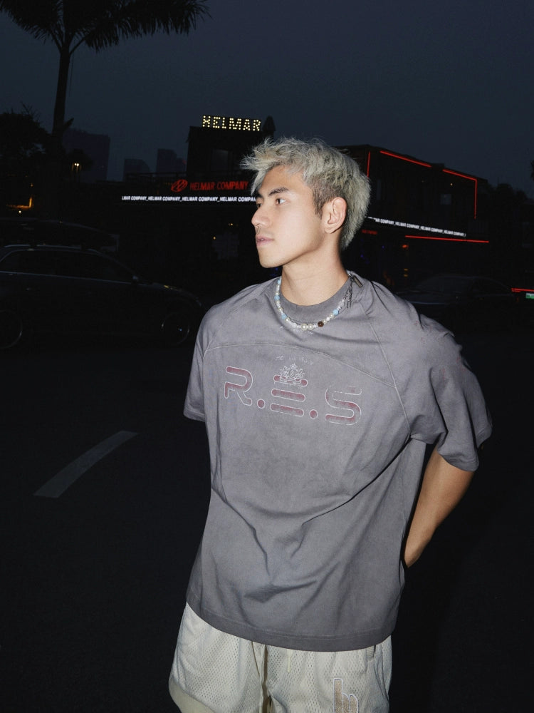 Camiseta suelta desgastada con estampado de letras retro 