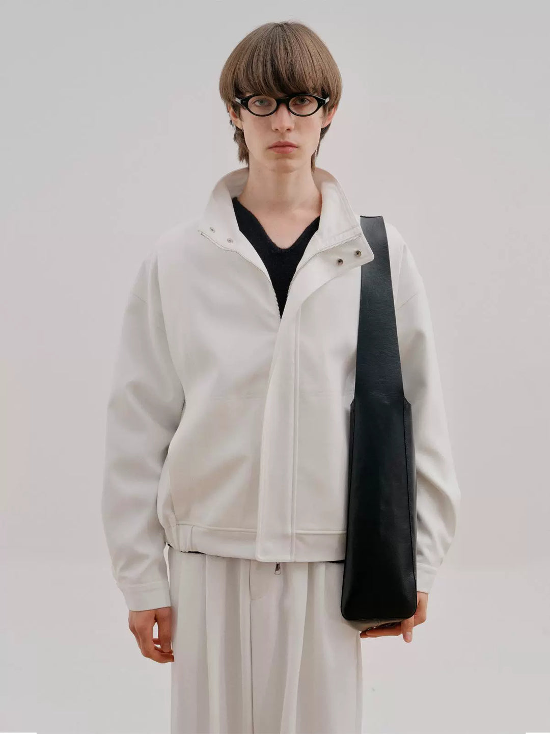 Veste courte minimaliste à col montant 