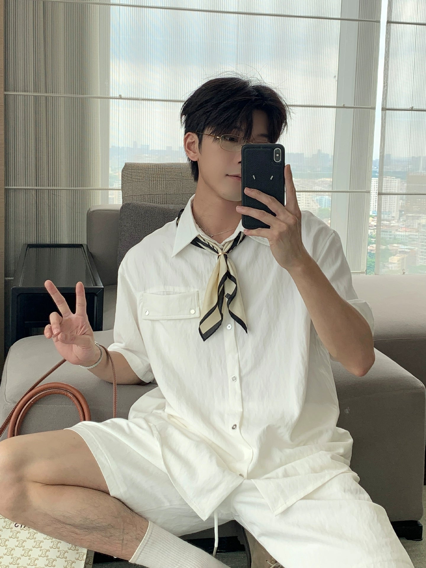 半袖シャツとショートパンツのセット 