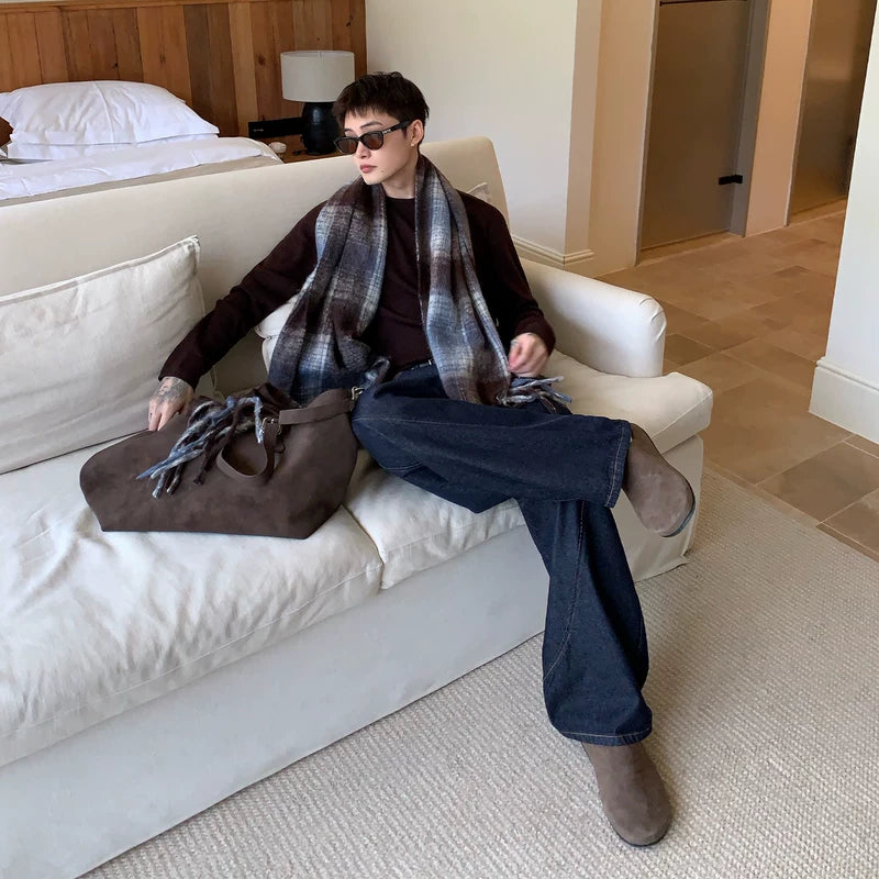 Gedeconstrueerde gebogen mes stikje jeans broek 