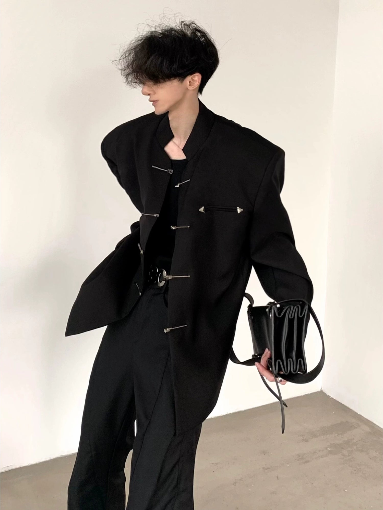 جاكيت بدلة صينية بياقة مرتفعة مع بنطلون 