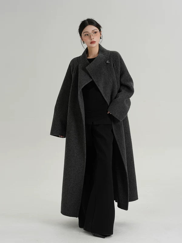 Пальто из длинной шерсти с воротником-стойкой и поясом 