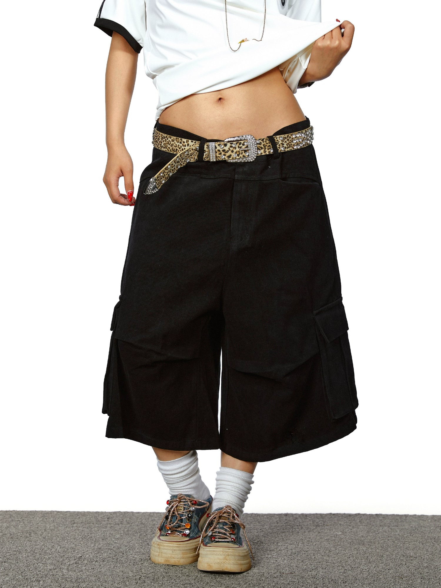 سروال كارجو مقصوص واسع الساقين مطوي 