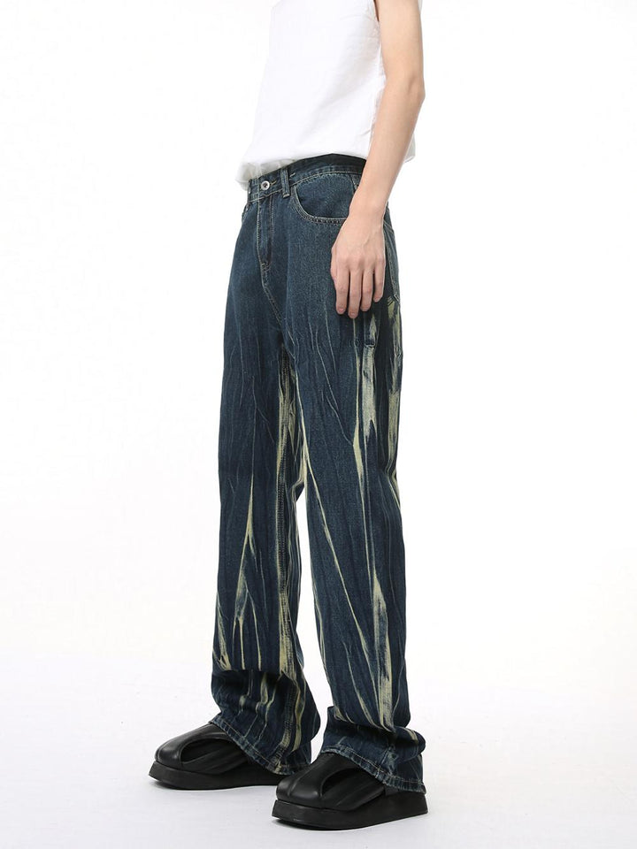 Lockere, ausgestellte Batik-Jeans 