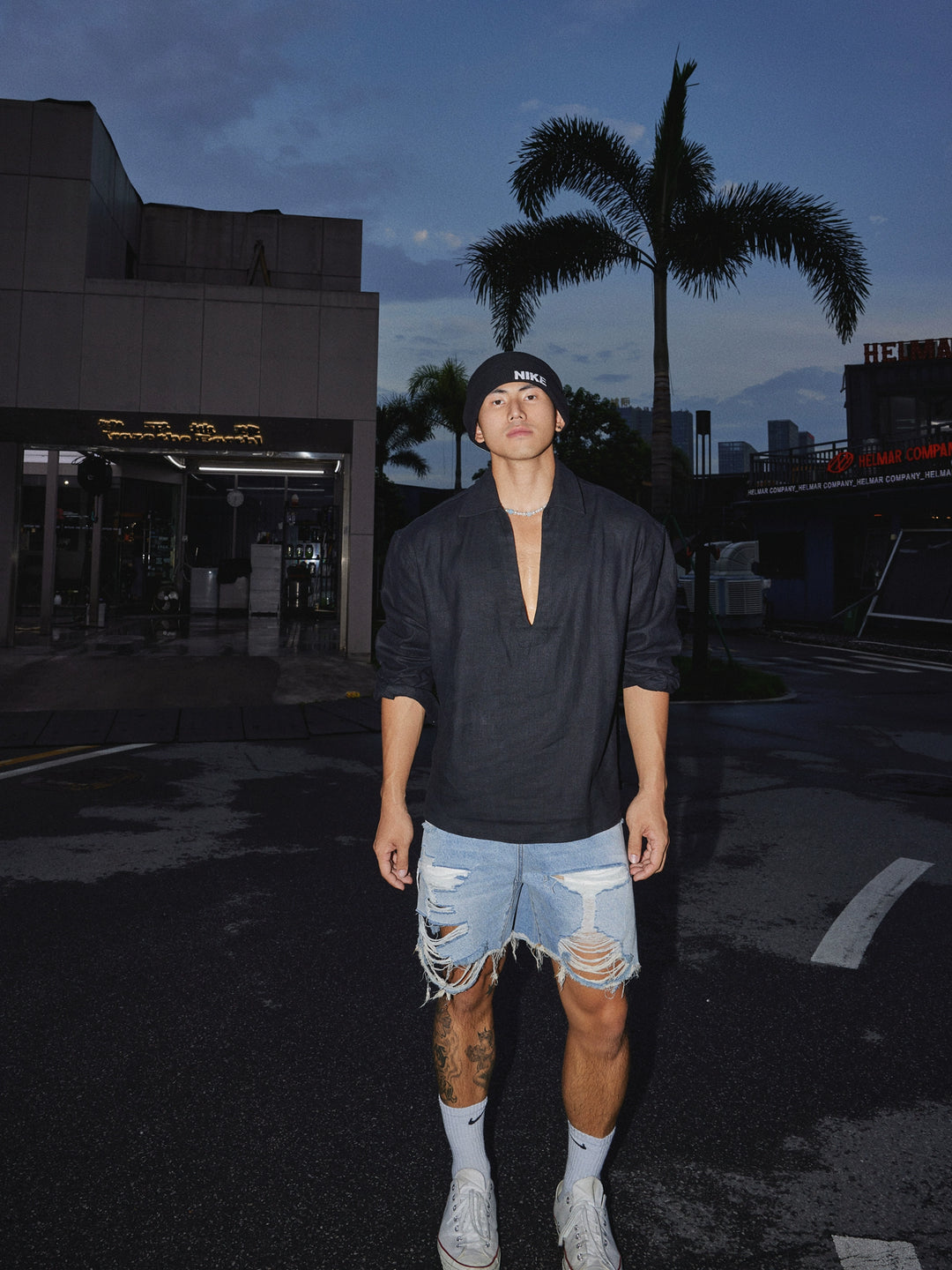 Slidte, revnede, afslappede denimshorts 