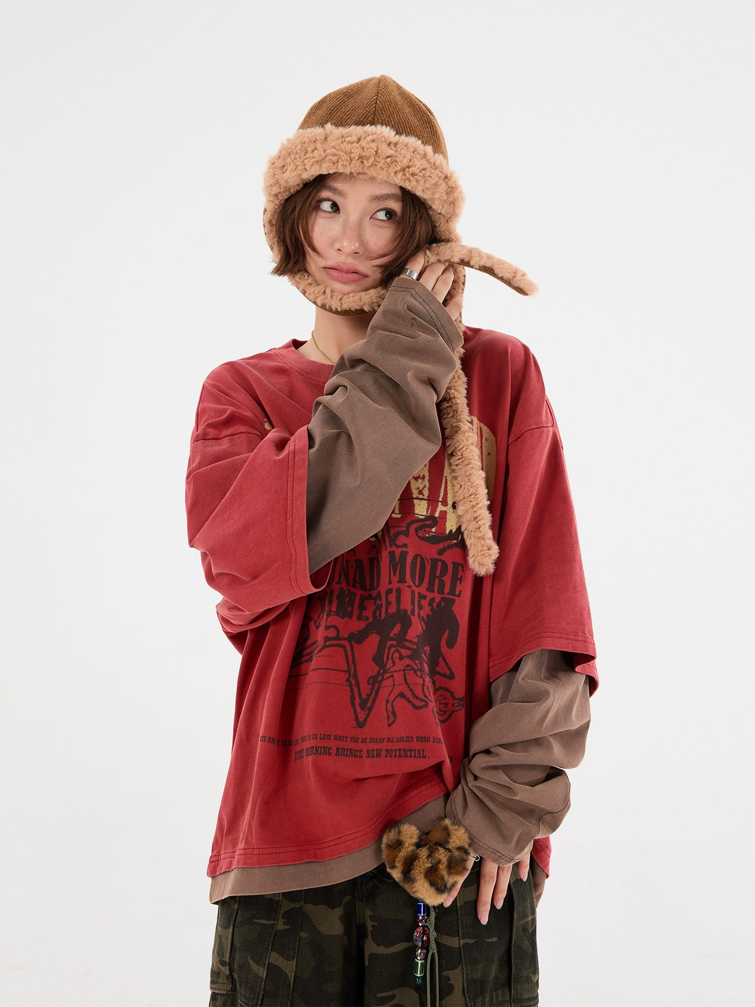 distressed graffiti print レイヤードタートルネックトップ 