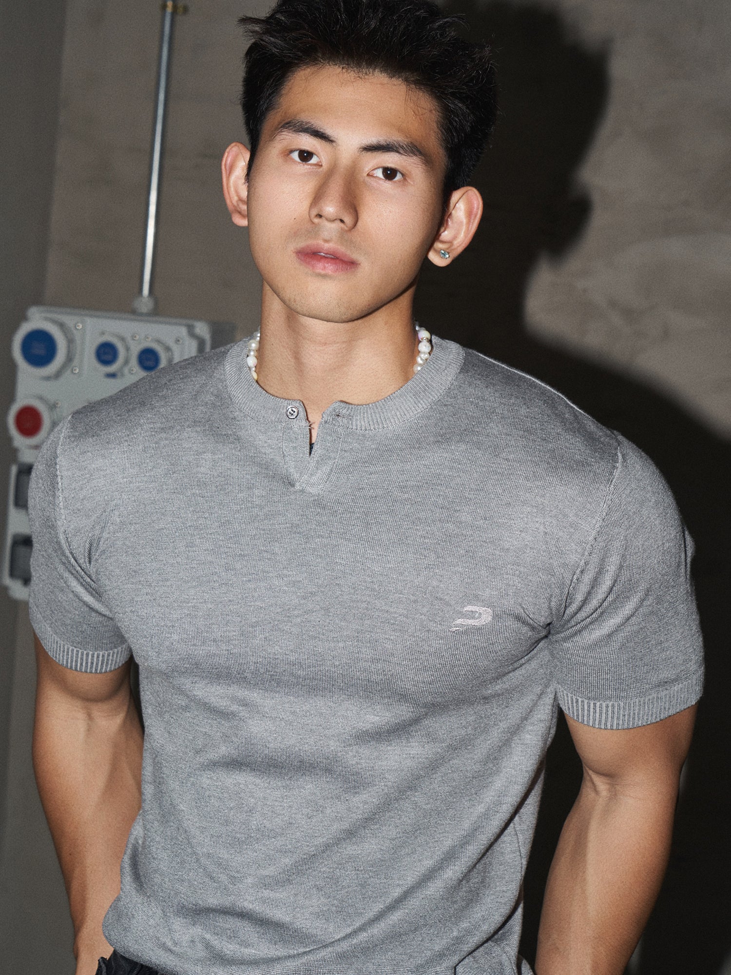 Single-Button Henry Collar Short Sleeve T-shirt