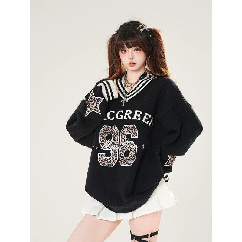 Leopard Number Graphic V-Neck Sweatshirt 2