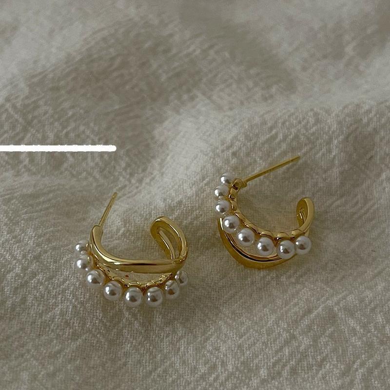 C-Shaped Pearl Earrings