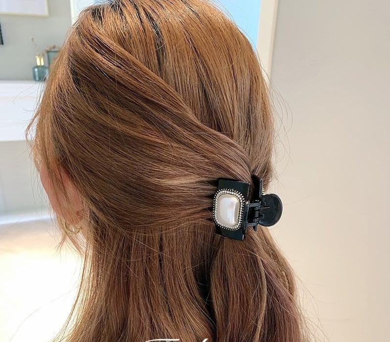 Camellia Small Claw Clip