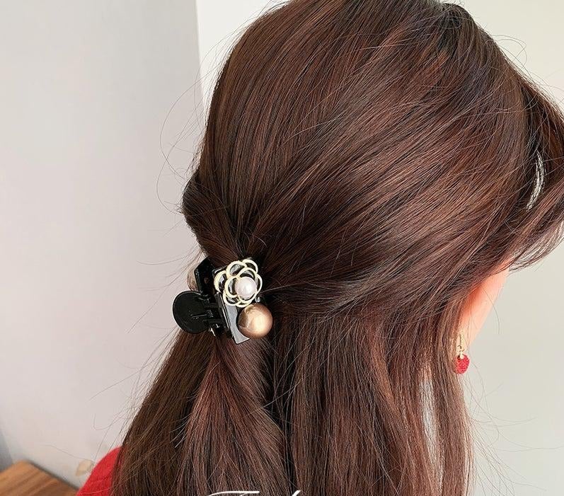 Camellia Small Claw Clip