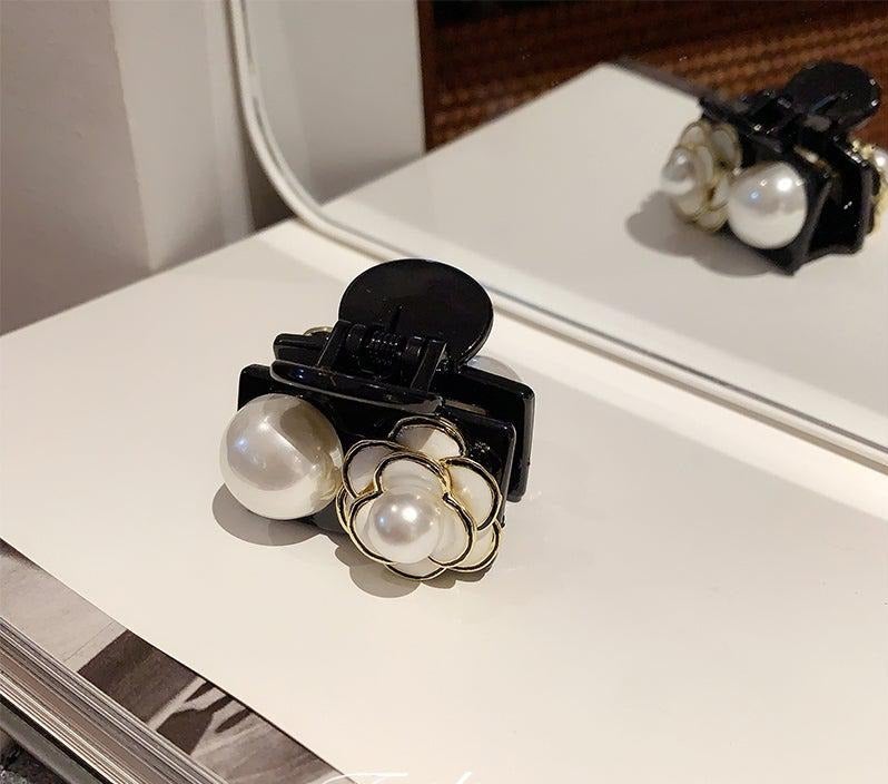 Camellia Small Claw Clip