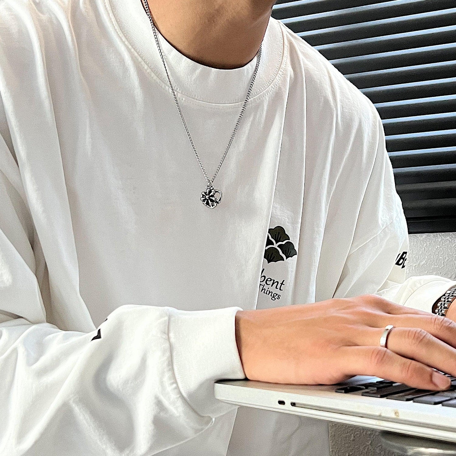 Daisy Pendant Necklace