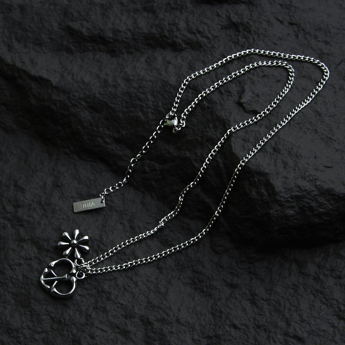 Daisy Pendant Necklace