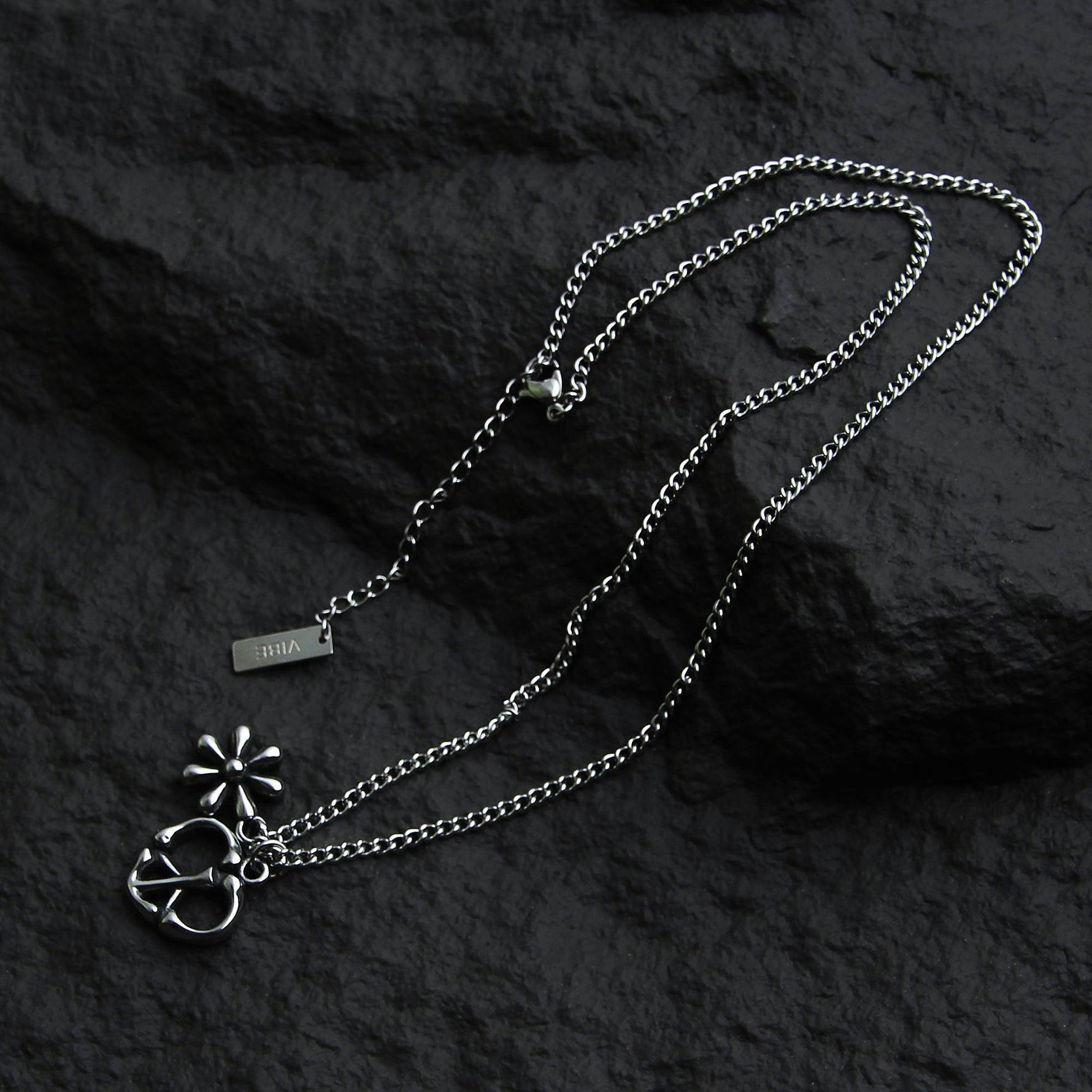 Daisy Pendant Necklace