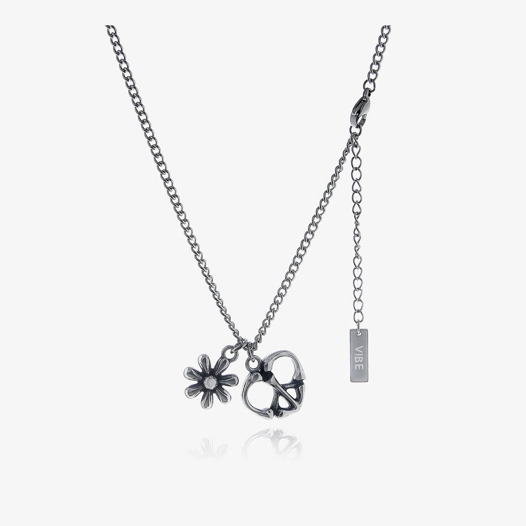 Daisy Pendant Necklace